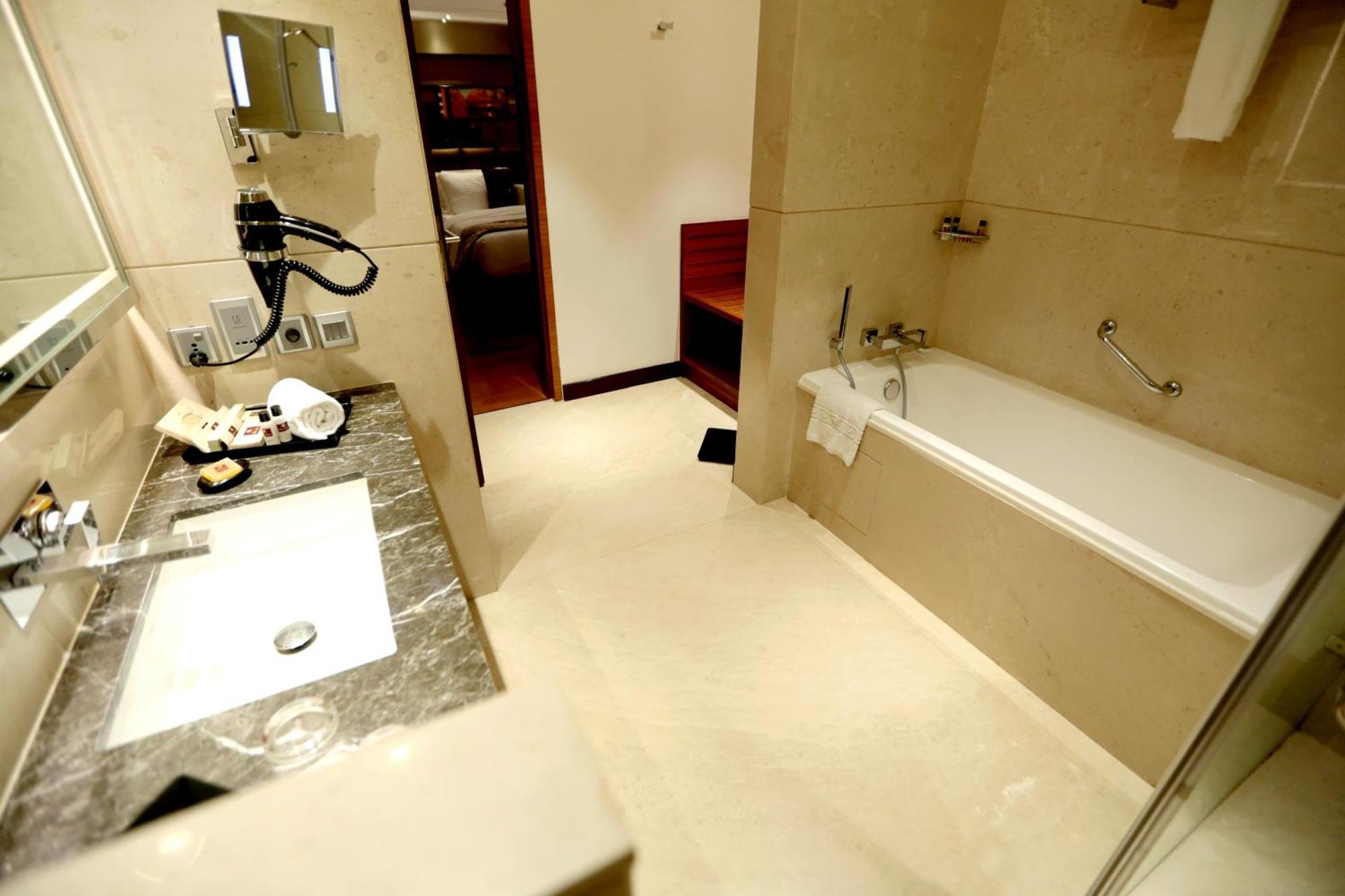 Hotel Madin Waranasi Zewnętrze zdjęcie